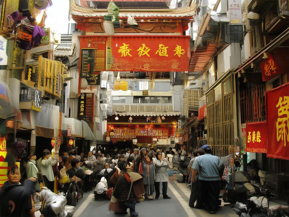暖气片下的时光印记，金属艺术与生活的温暖交响