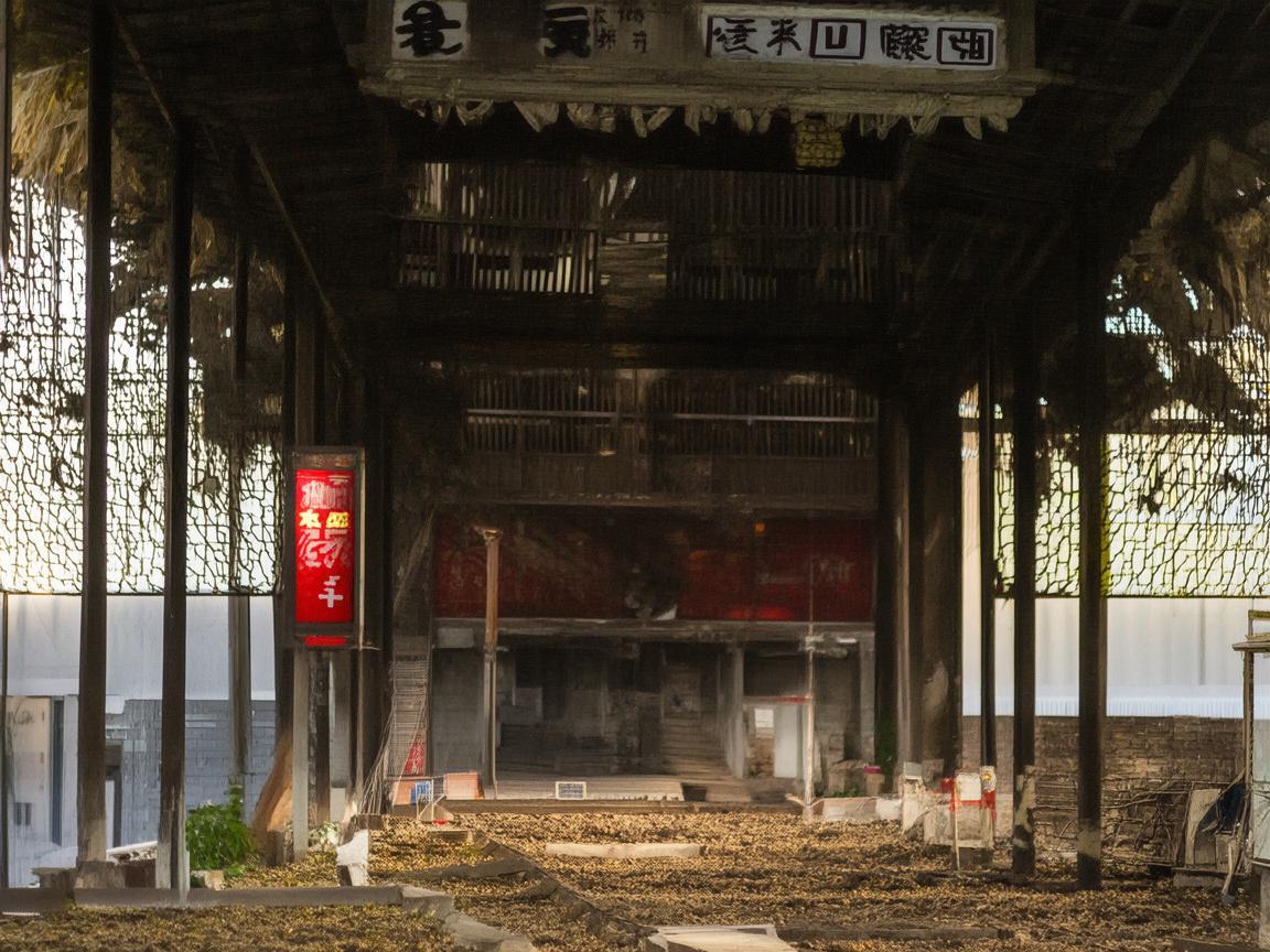 释迦果下的金属艺术，坚韧与甘甜的交响