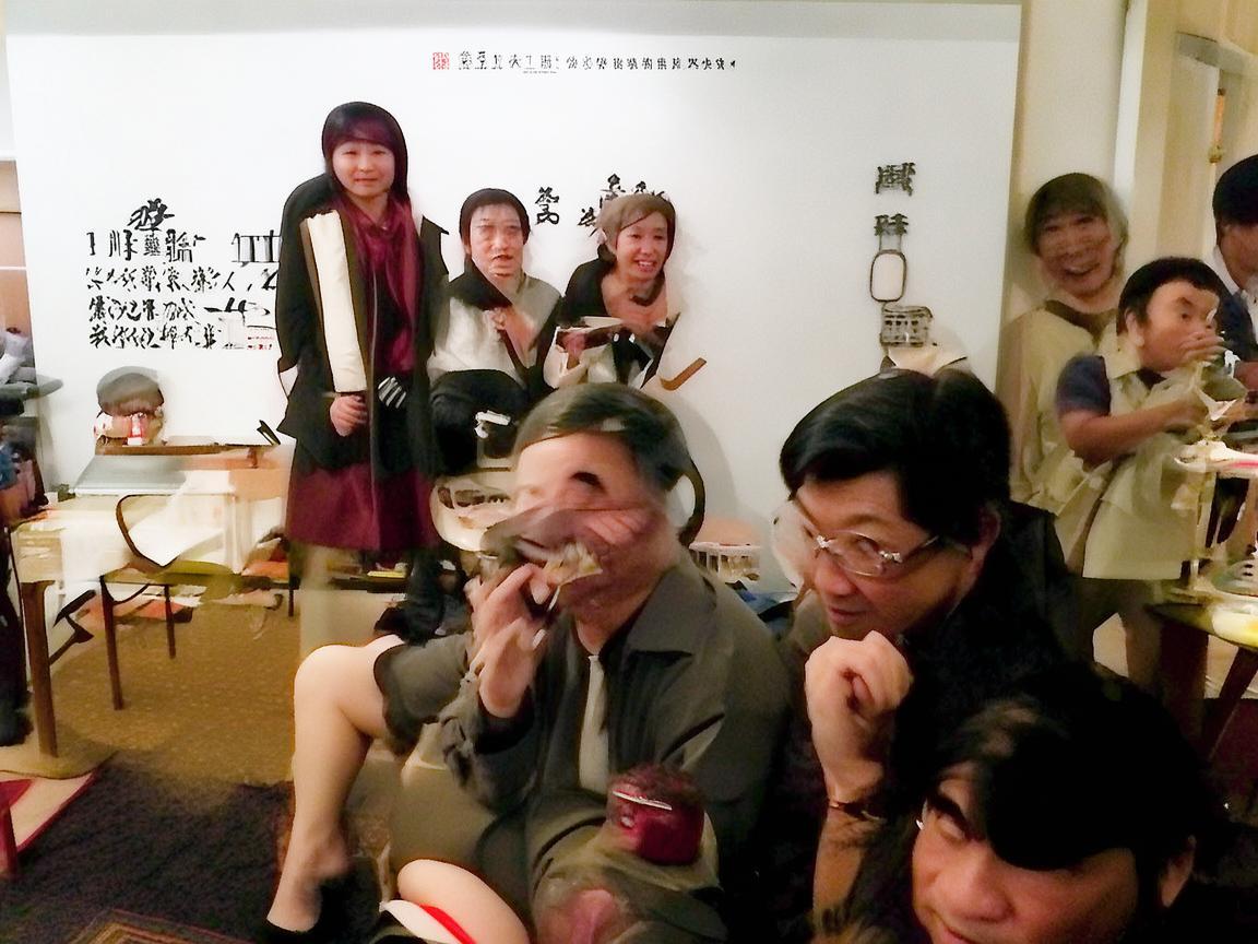 拓扑学视角下的金属艺术，编织生活的坚韧与灵动