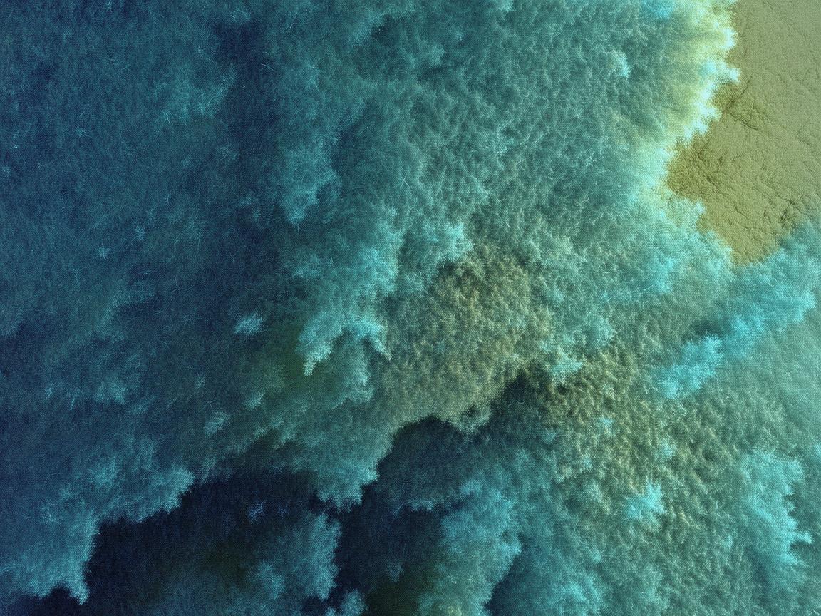 步行街广场的金属记忆，邂逅城市生活的坚韧与柔情