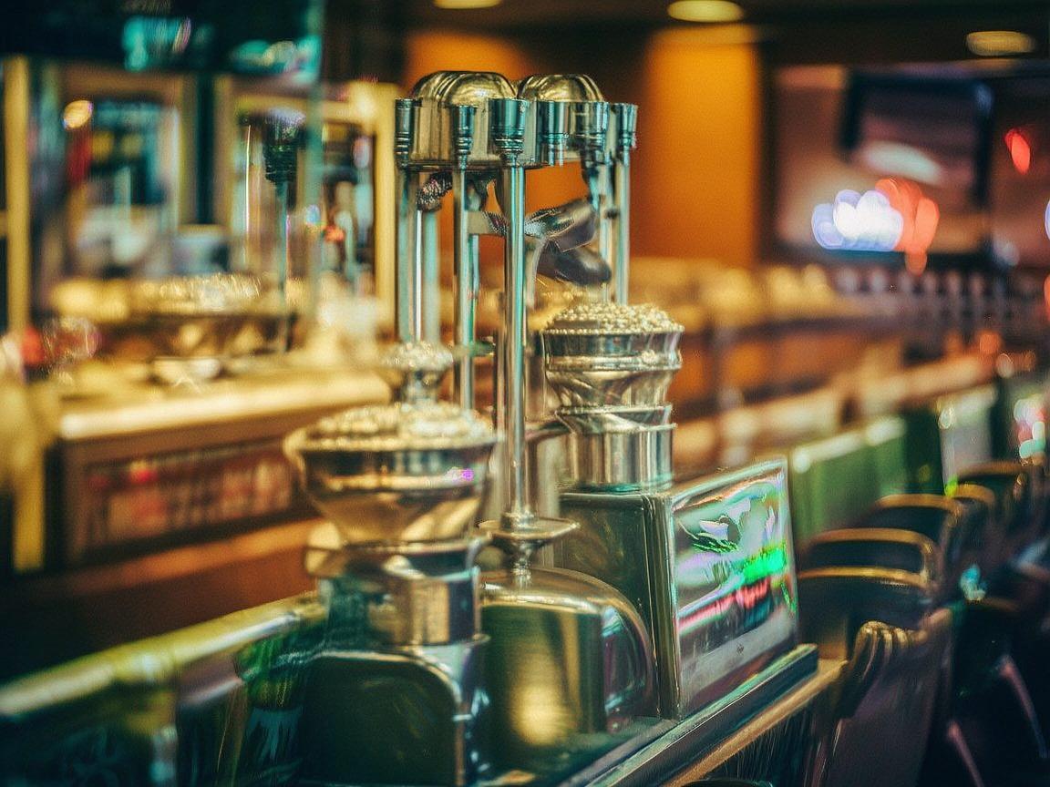 金属光影，电影院里的时光印记