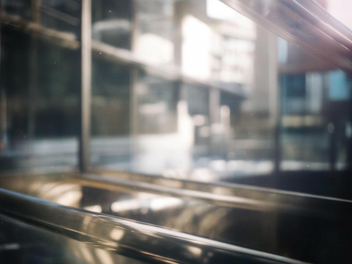 商场的金属记忆，邂逅生活的坚硬与柔软