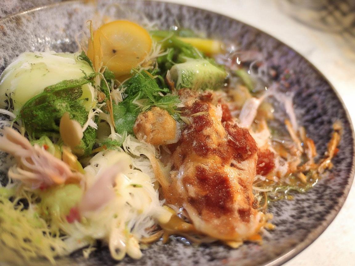 金属之韵，可移动收纳柜的流动生活美学