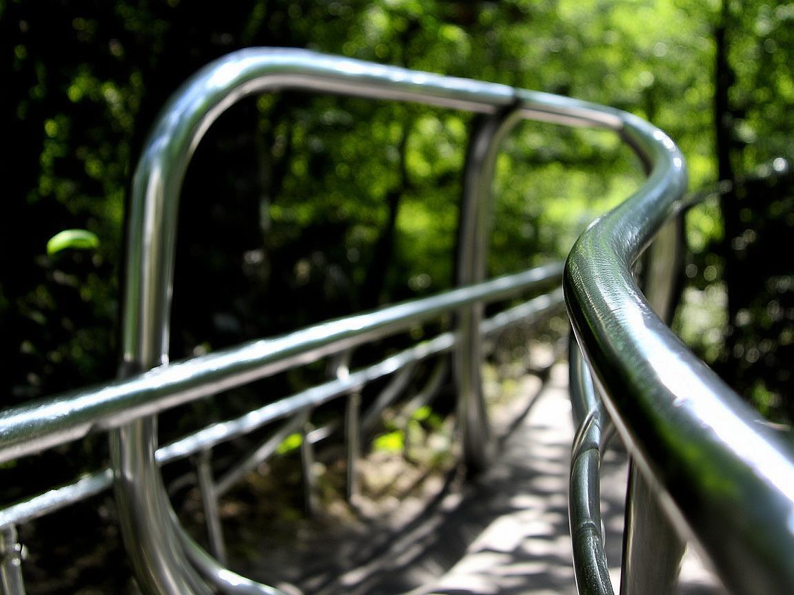 自行车道上的金属诗篇,坚韧与自由的交响 自行车道上的金属诗篇,坚韧与自由的交响