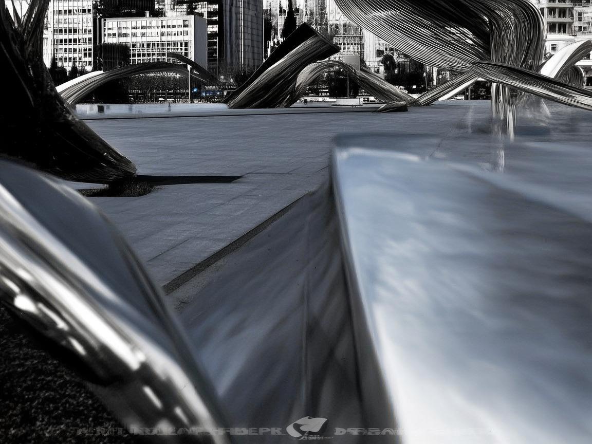 公交专用道，城市脉络中的金属艺术之舞