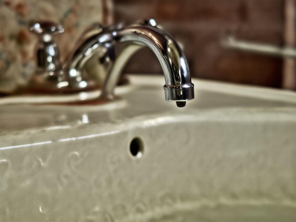 金属之韵，洗手盆上的生活印记